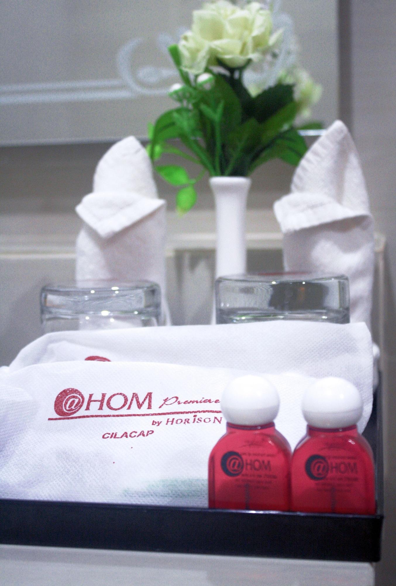 @Hom Premiere Cilacap Exterior foto