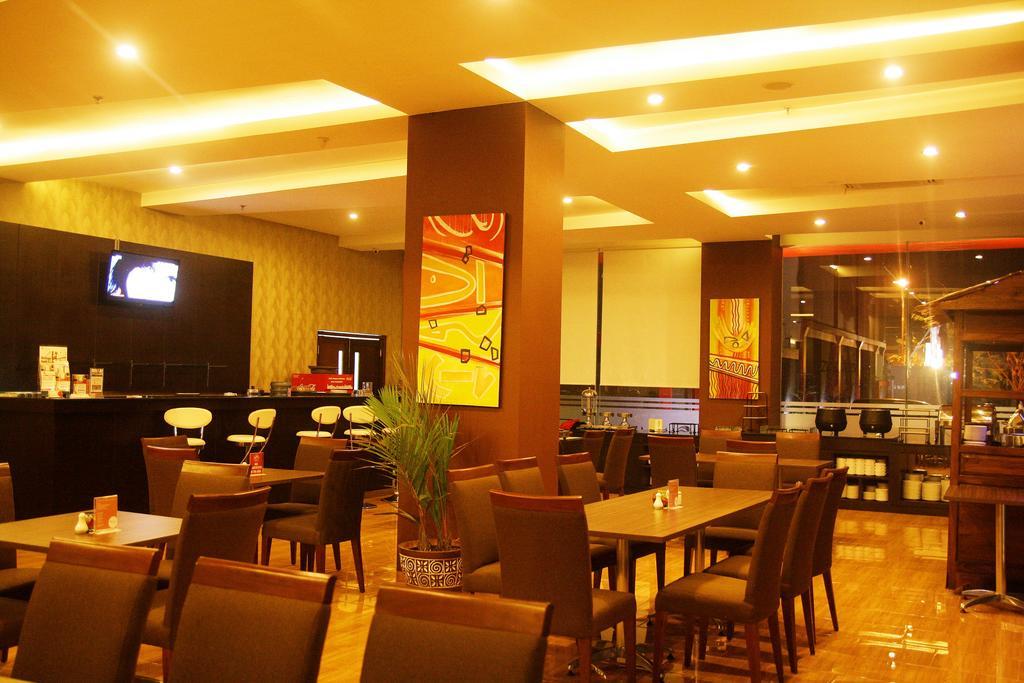 @Hom Premiere Cilacap Exterior foto