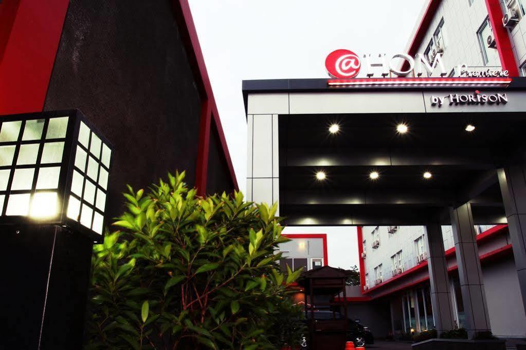 @Hom Premiere Cilacap Exterior foto